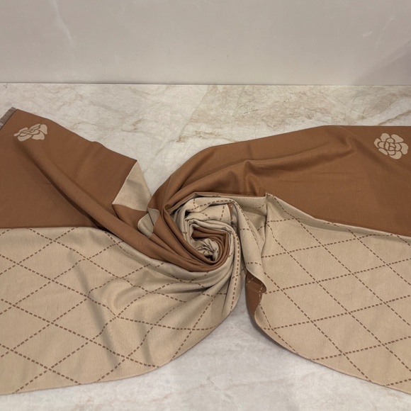 MOBAAK 2025 Autumn-Winter Beige Camellia Scarf Shawl Elegant Fashion. NWOT - Picture 4 of 6